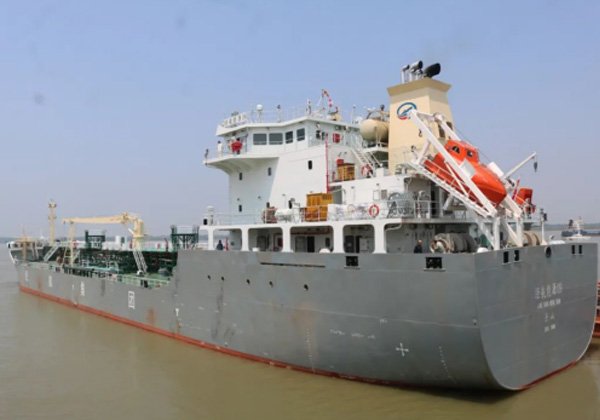 8000吨级成品油船是江南体育app为...
